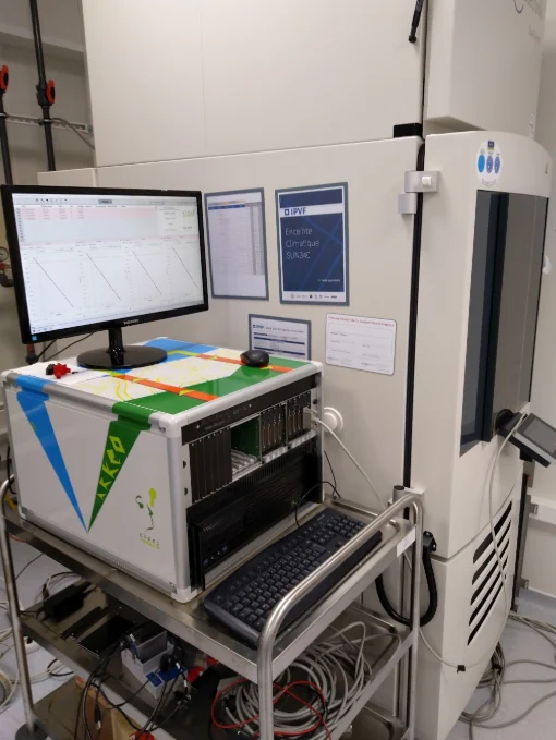 ARKEO system integrated beside an environmental chamber