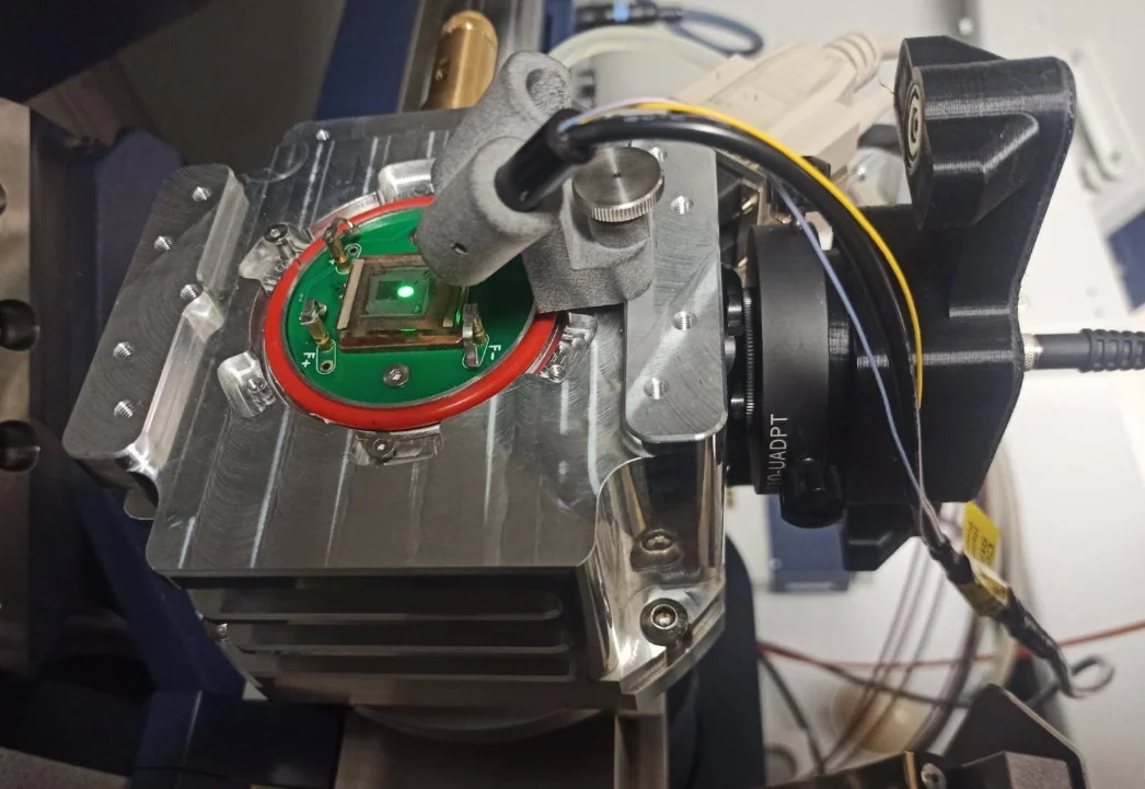 Close-up of an ARKEO sample stage and device under measurement